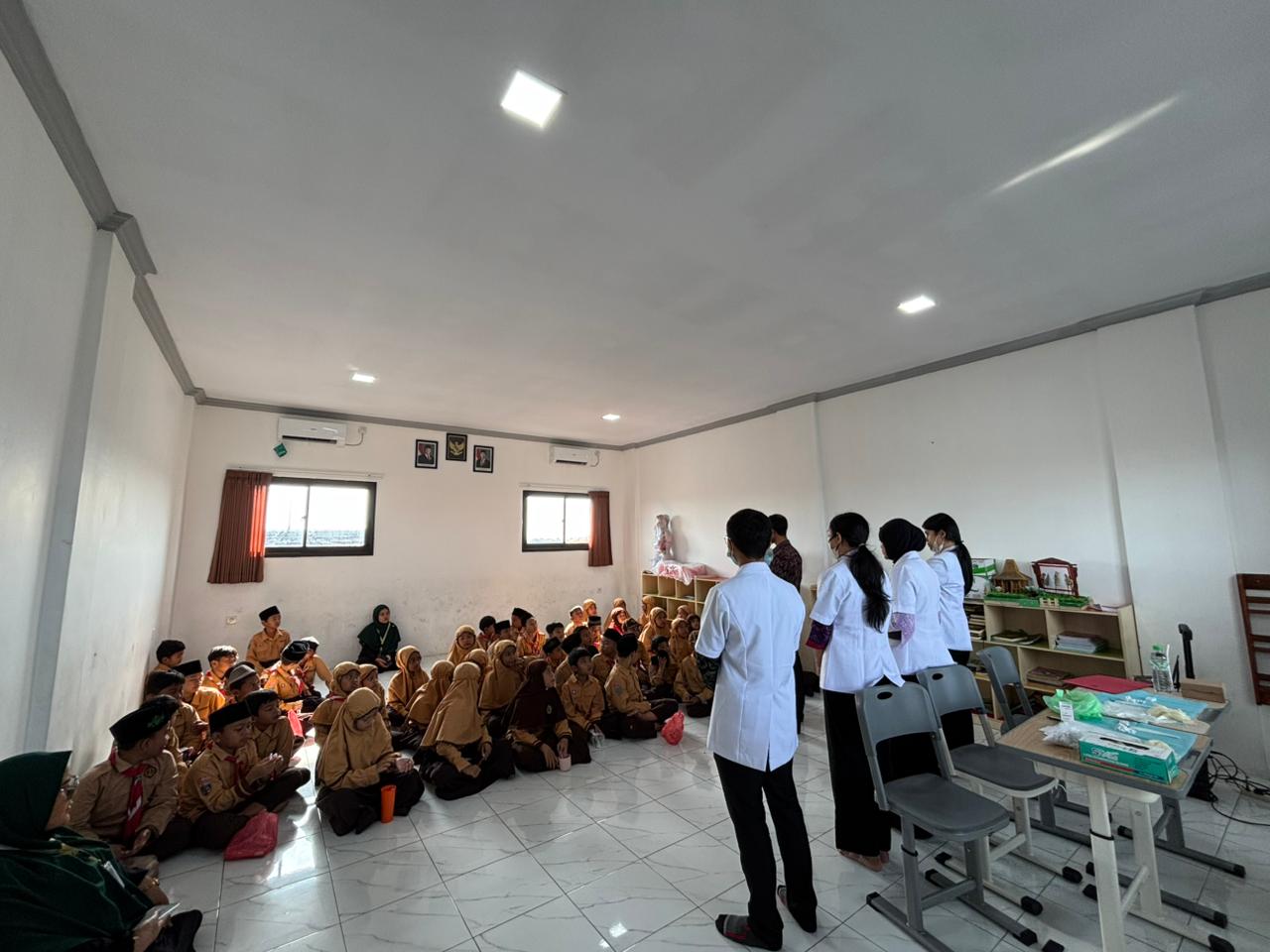 Kegiatan sosialisasi dan pemeriksaan gigi dan mulut oleh puskesmas - foto 1